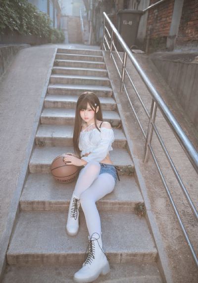 抱着娇妻让粗大玩3p
