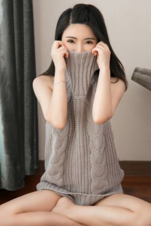 他解开女警的乳罩慢慢揉电影