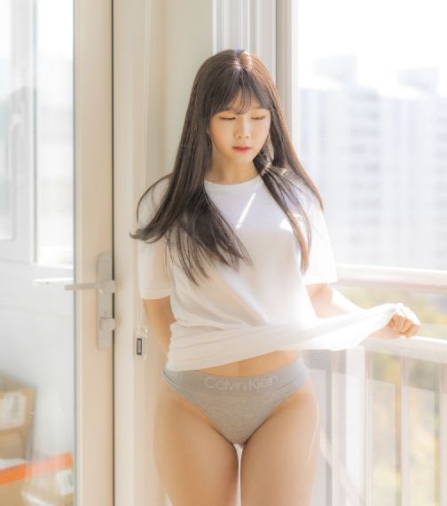 我脱了老师内衣摸她胸的视频软件