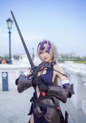 在电影院里挺进h