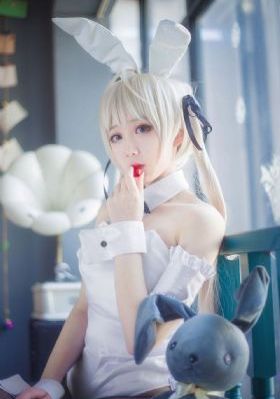 边吃奶边弄进去呻吟动视频